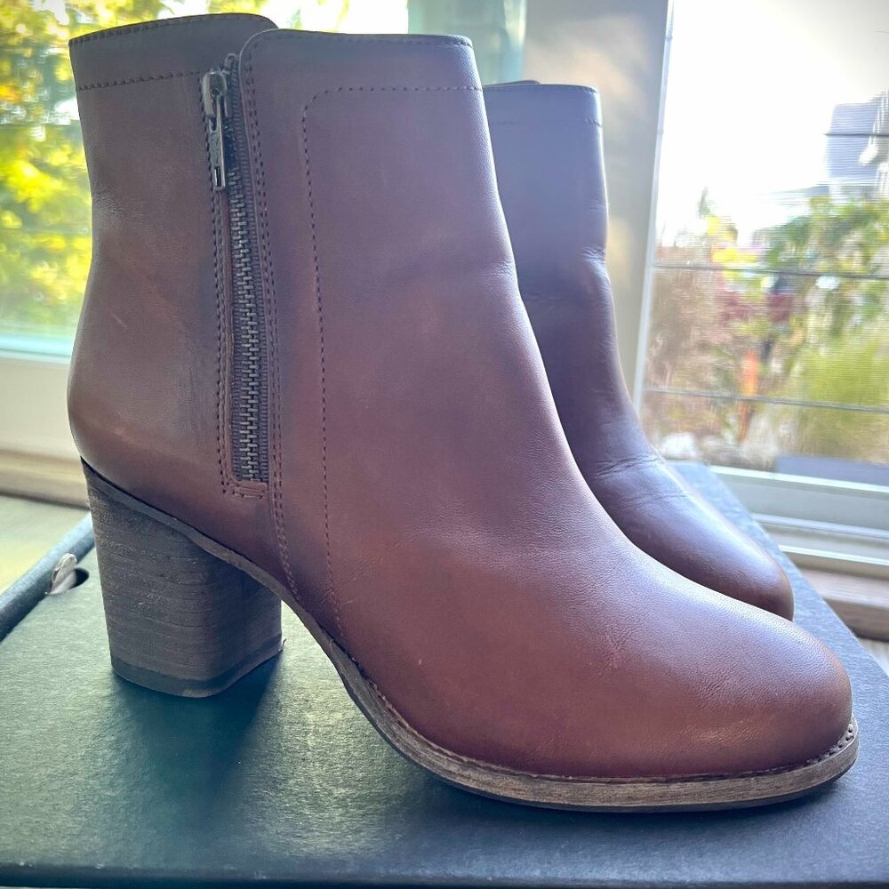 Frye Addie Double Zip, Size 9M, Cognac (*$318.00 retail*) -only worn 3 times!